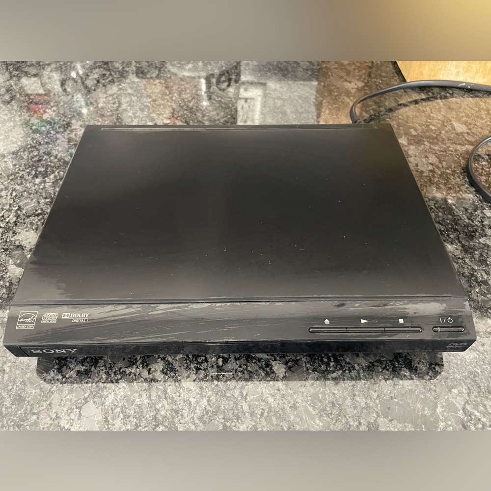 Sony CD/DVD player Model DVP-SR210P